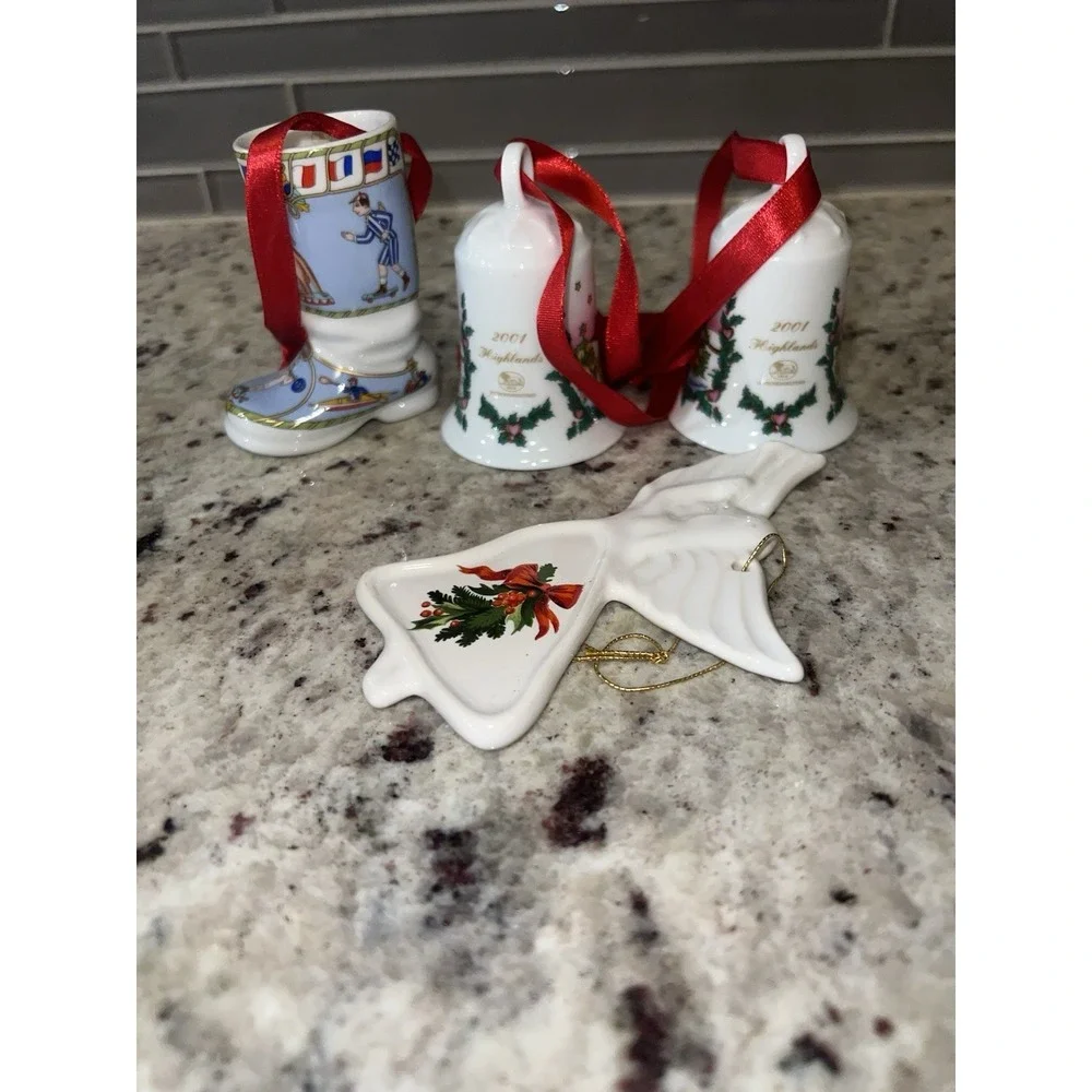 CHRISTMAS PORCELAIN ORNAMENT HUTSCHENREUTHER 2001 HIGHLANDS 3